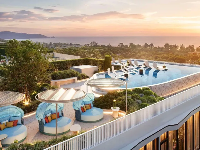 The Title Kuartz rooftop pool and sea-view lounges